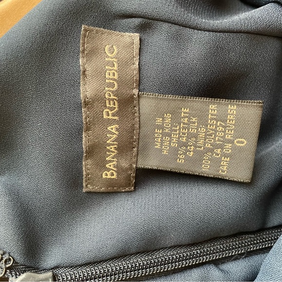 Banana republic silk sheath dress ,back zip . - Picture 3 of 4